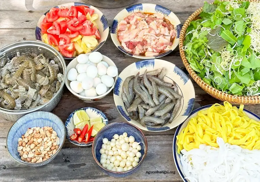 Nguyên liệu chuẩn để làm Mì Quảng.