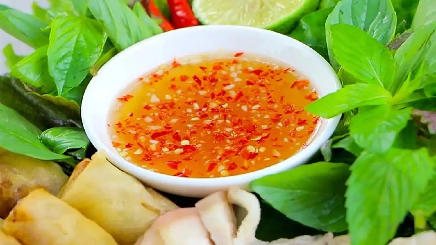 Nước mắm là loại nước chấm phổ biến nhất Việt Nam