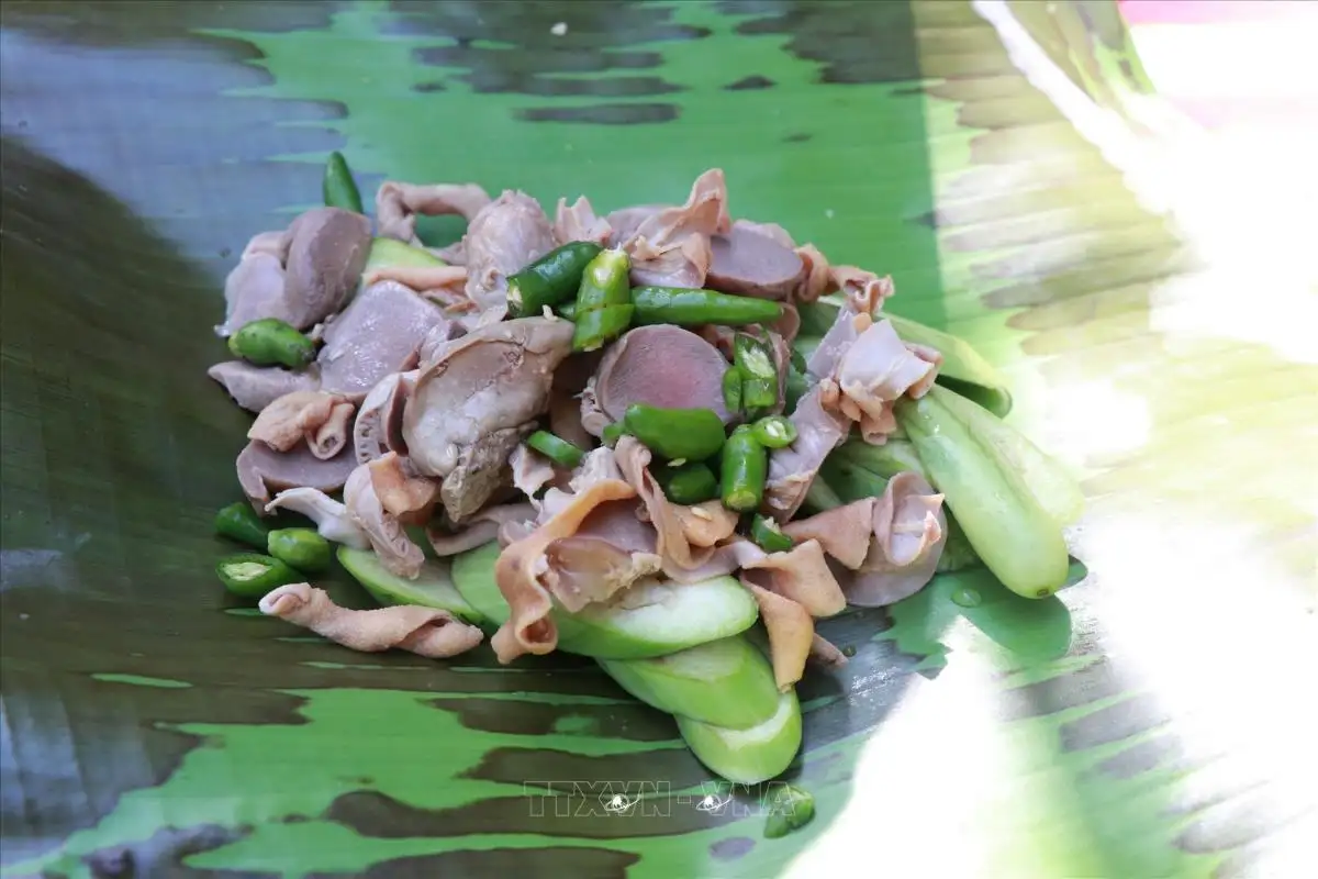 Cà đắng lòng gà đùm lá chuối - ava